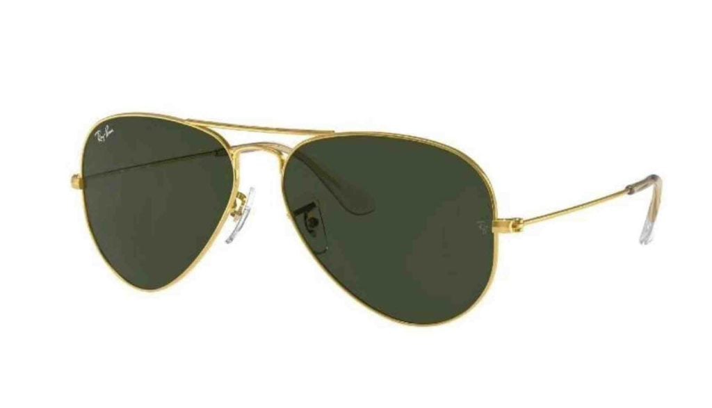 Ray-Ban sunglasses for women in style RB3025, featuring Gold (001) frames and Green Classic (G-15) lenses